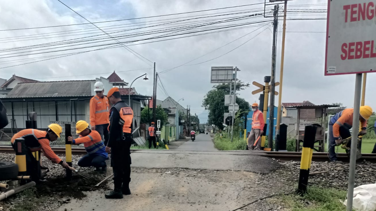 Jelang Lebaran 2026, KAI Daop 7 Normalisasi Perlintasan Rawan di Tulungagung