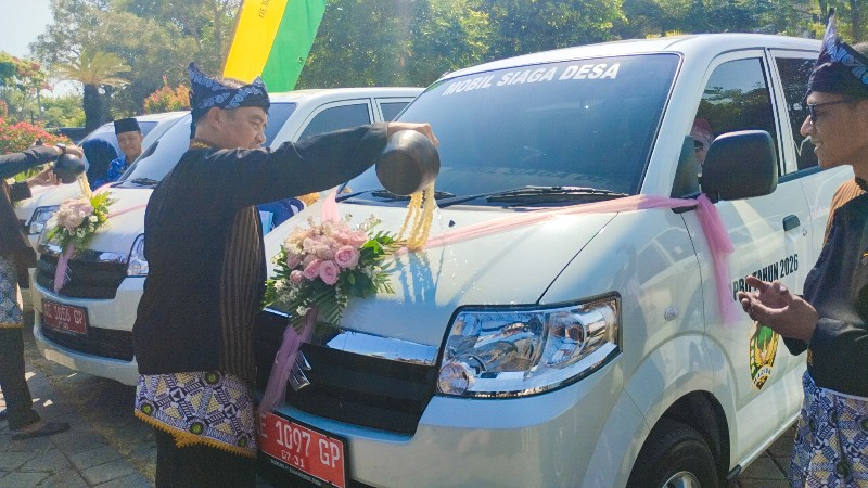 Di Hari Jadi ke – 458 Kabupaten Madiun, Desa Kincang Wetan terima Mobil Siaga Desa