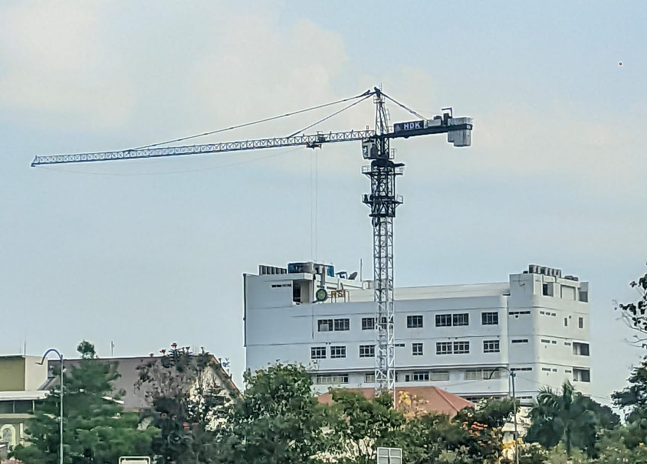 Gedung Makin Tinggi, Administrasi Masih Dicari: Warga Minta RSI Madiun Setop Dulu